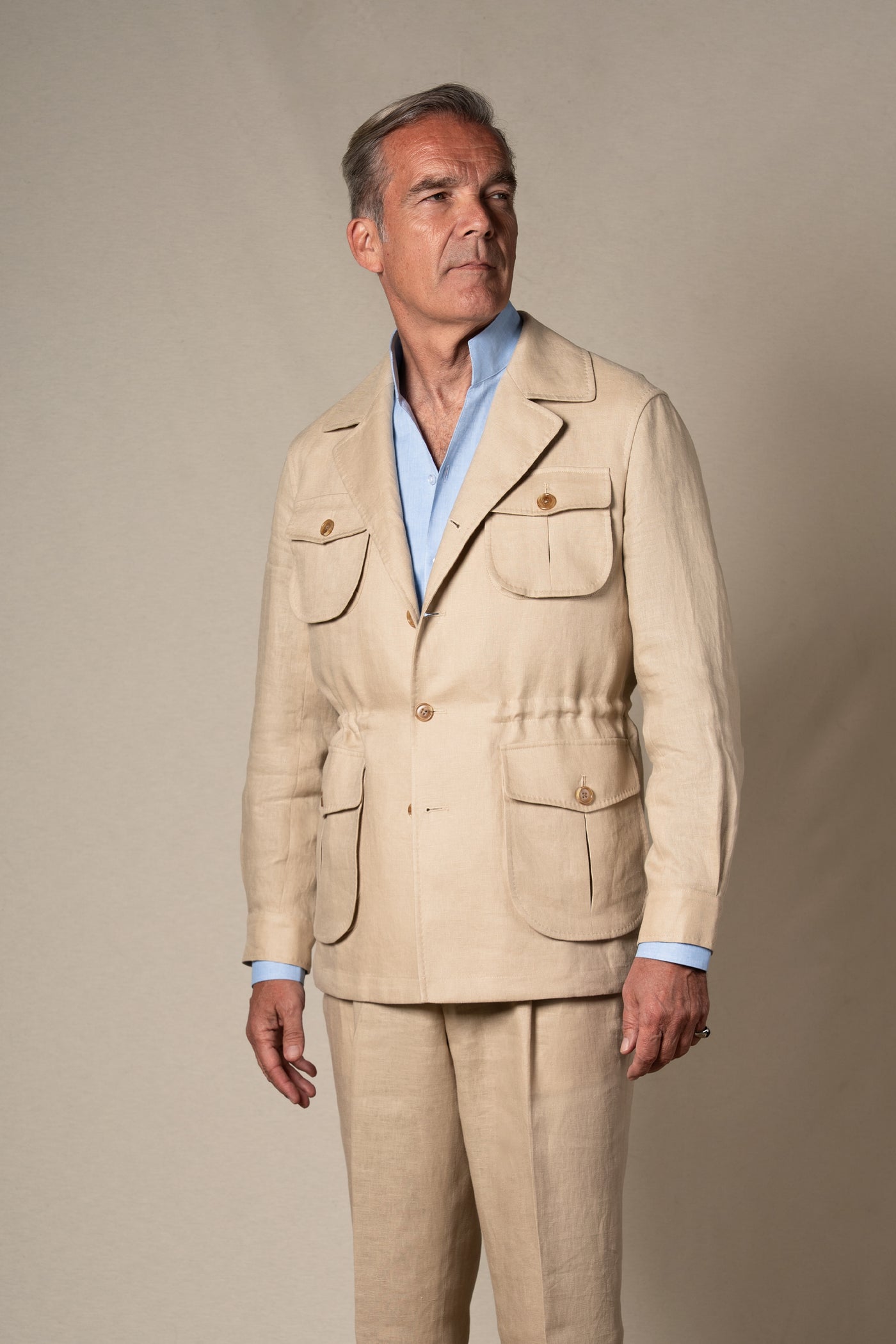 Camel Plain Linen Sahariana — sastreria a medida BUND, lookbook Costa Vice Spring Summer 26
