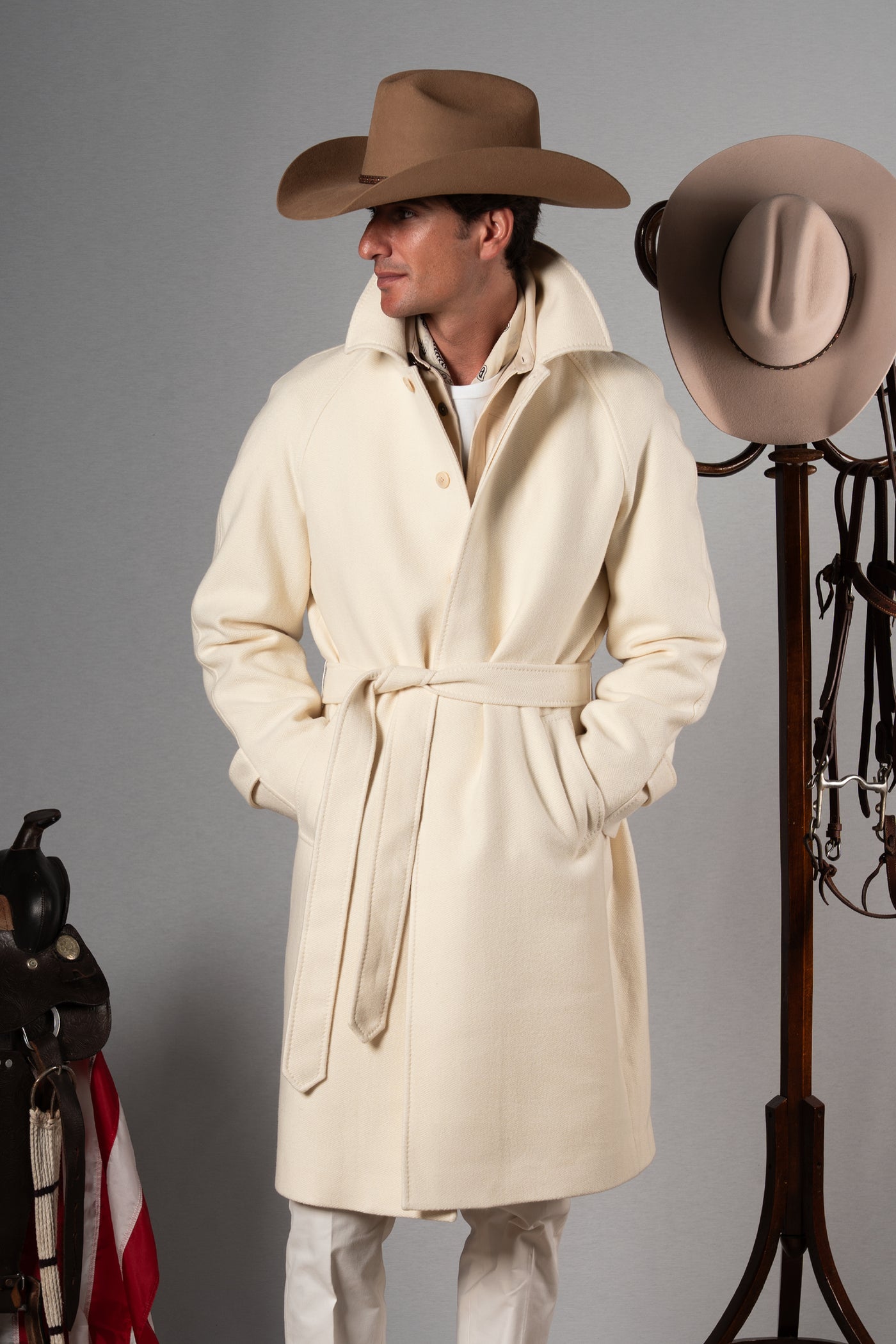 Ecru Herringbone Ranglan Coat - Abrigo a medida BUND
