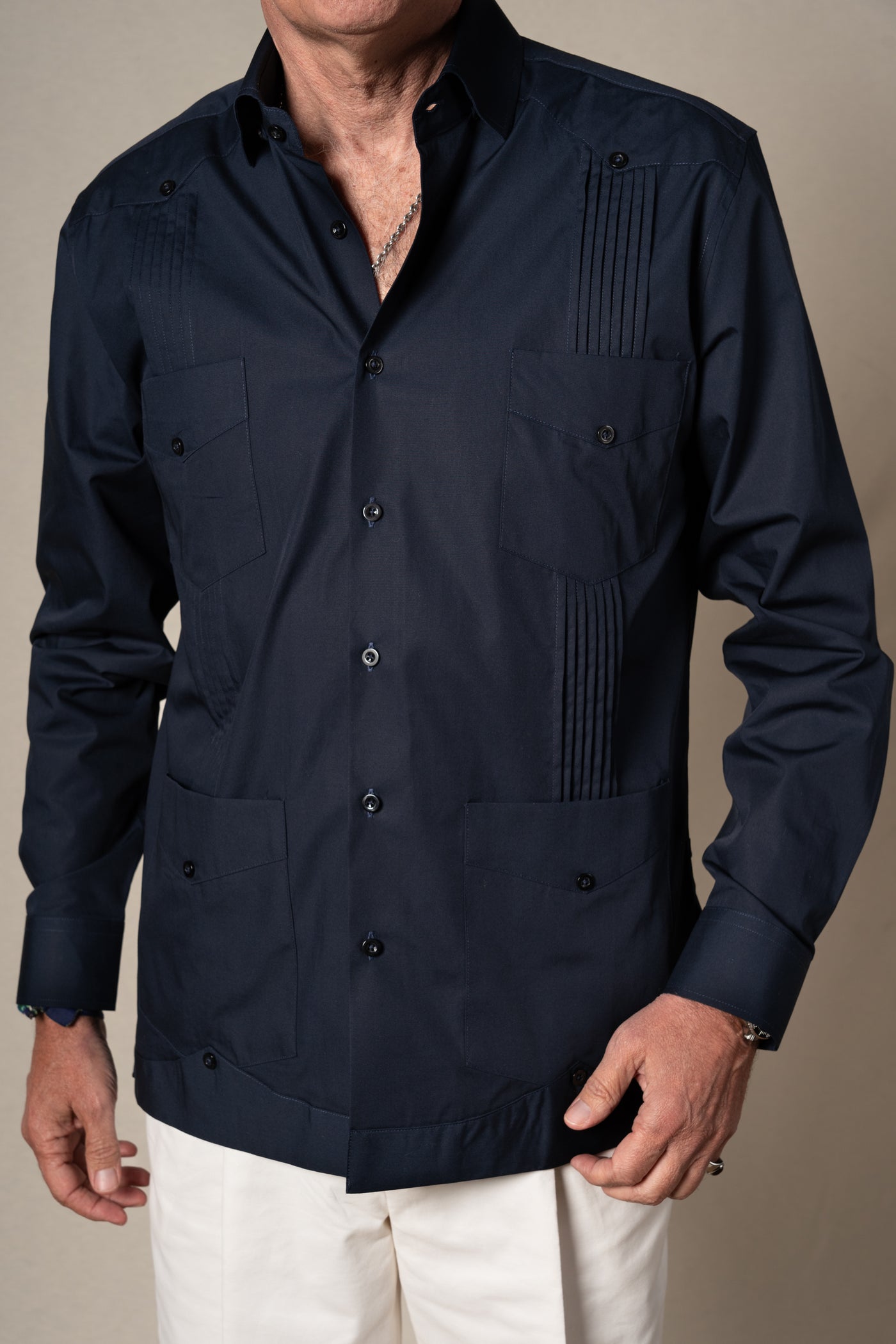 Dark Navy Plain Cotton Guayabera Shirt — detalle del tejido, BUND Costa Vice SS26