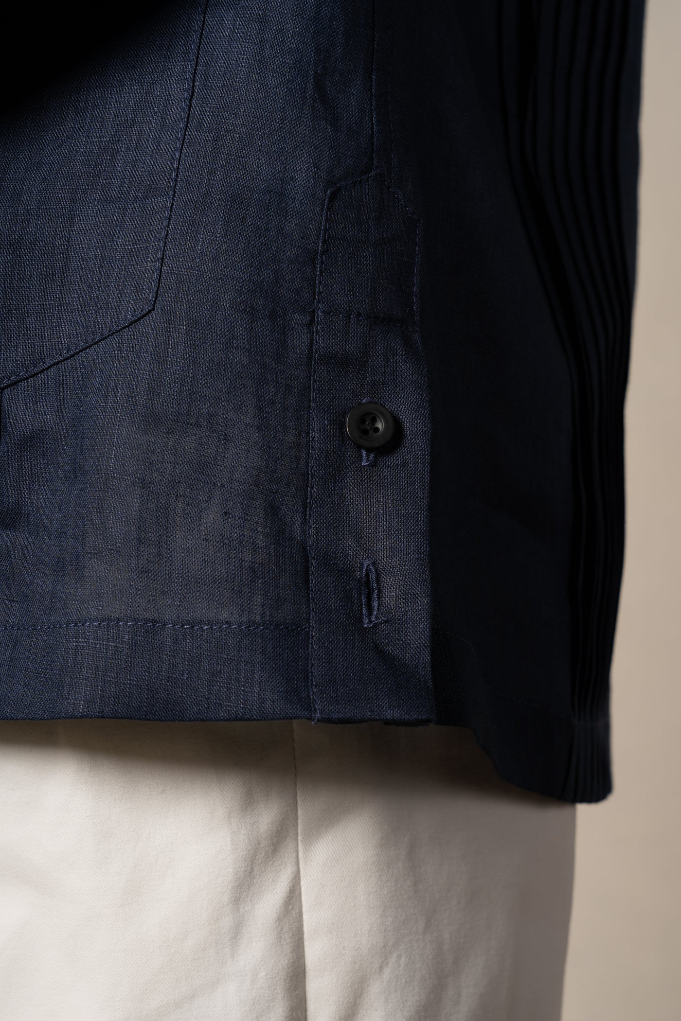 Dark Navy Plain Linen Guayabera Shirt — vista alternativa 4, BUND Costa Vice Spring Summer 26