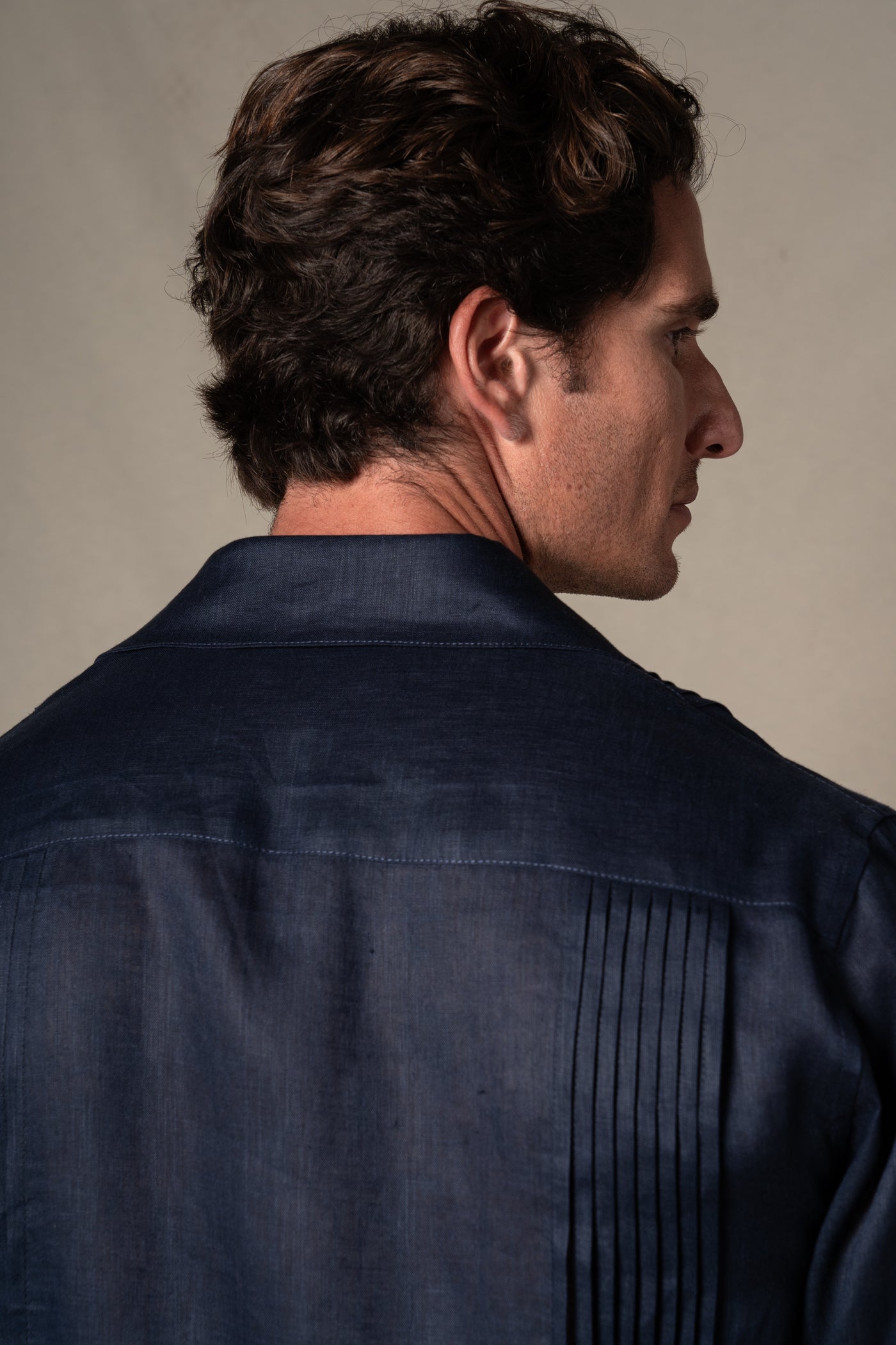 Dark Navy Plain Linen Guayabera Shirt — vista alternativa 5, BUND Costa Vice Spring Summer 26